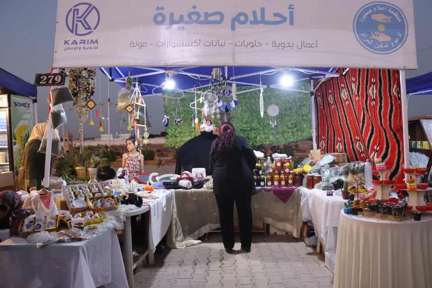 بأنامل مبدعة تثبت المرأة حضورها في مهرجان صيف قامشلو الأول