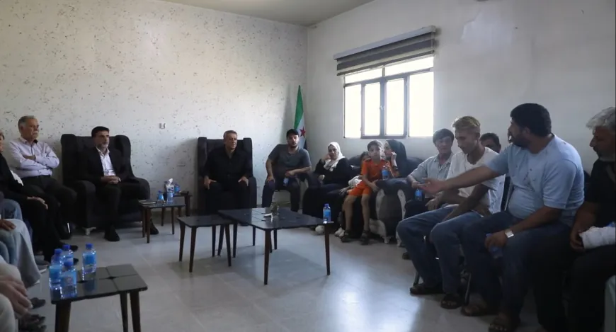 قيادة قوى الأمن الداخلي تستقبل مهجّري سري كانيه وتؤكد حتمية عودتهم الآمنة