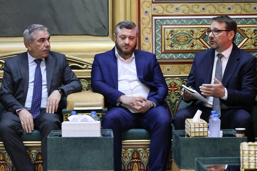 محافظ الحسكة يبحث مع المنظمات الدولية تهيئة بيئة مناسبة لعودة أهالي سري كانيه