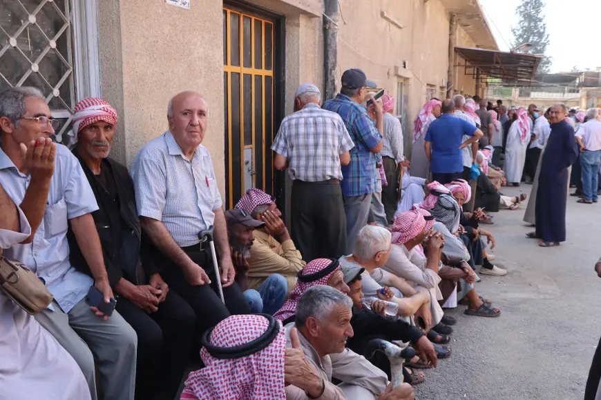 متقاعدو قامشلو يطالبون بإنهاء معاناتهم