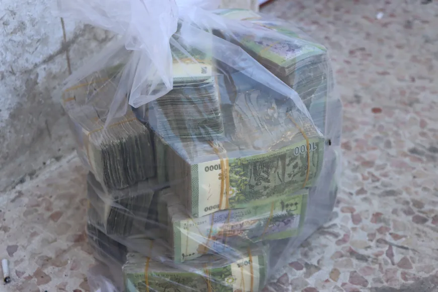 شكاوى من آلية استبدال العملة في قامشلو مطالب بتوفير العملة الجديدة