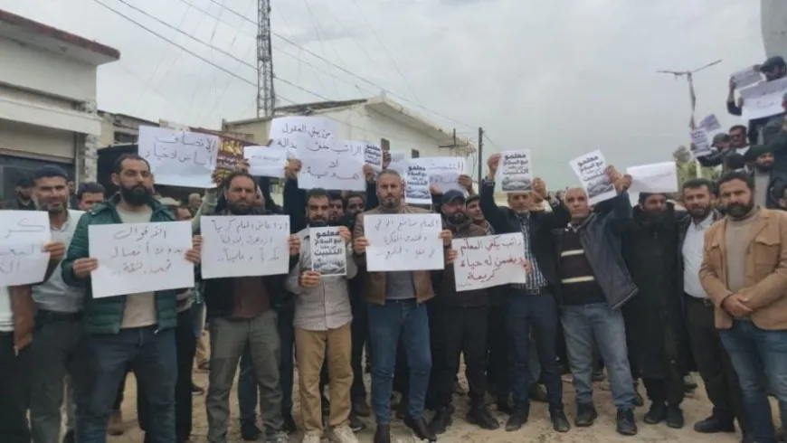 احتجاجات في عدة مناطق تطالب بتحسين الخدمات وصرف المستحقات
