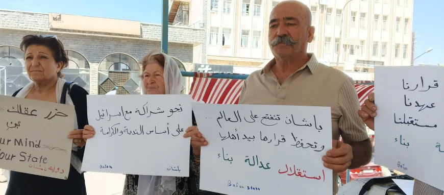 احتجاجات في ساحة الكرامة رفضاً لفرض تقديم الطلاب في مناطق غير آمنة