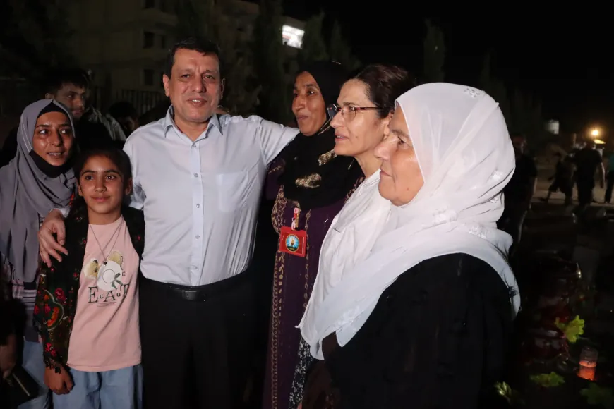 إلهام أحمد ومظلوم عبدي يزوران مزار الشهيد دليل ساروخان