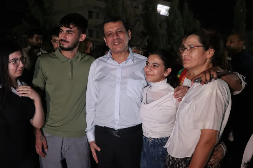 إلهام أحمد ومظلوم عبدي يزوران مزار الشهيد دليل ساروخان