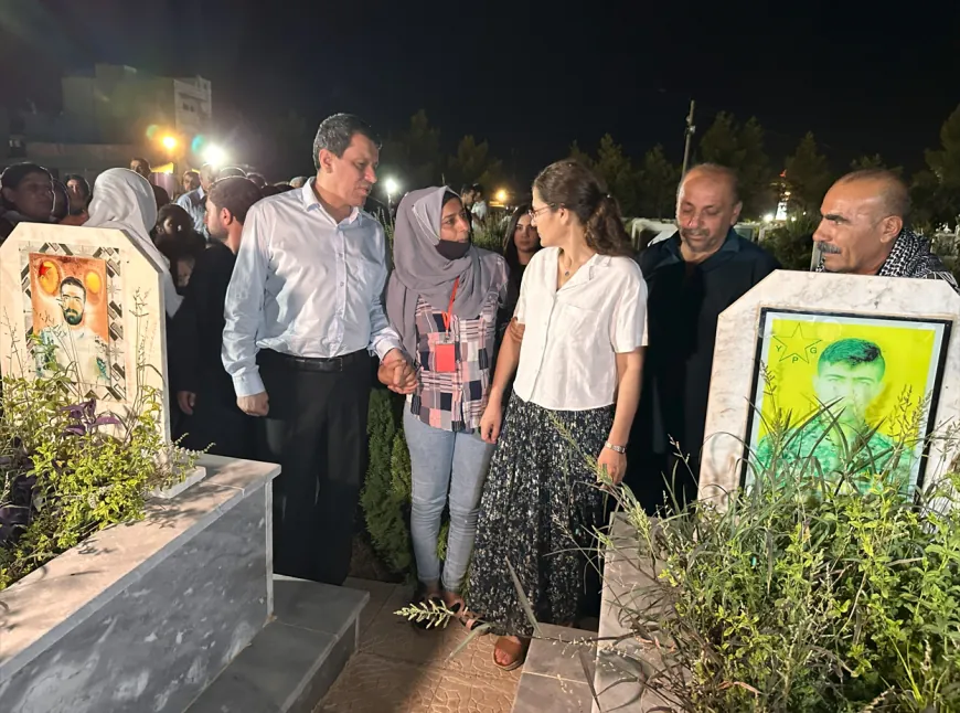 إلهام أحمد ومظلوم عبدي يزوران مزار الشهيد دليل ساروخان