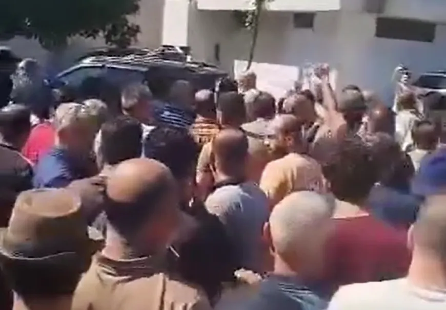 اعتصام سائقي الشاحنات في مرفأ اللاذقية احتجاجاً على "الوصل الخاص" وآلية التحميل