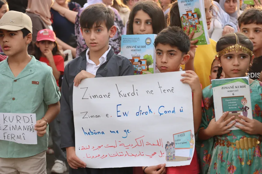 أهالي عامودا يرفضون قرار وزارة التربية السورية المتعلق بتدريس اللغة الكردية