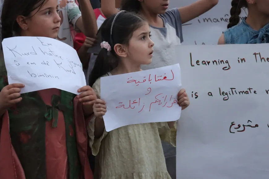 أهالي عامودا يرفضون قرار وزارة التربية السورية المتعلق بتدريس اللغة الكردية