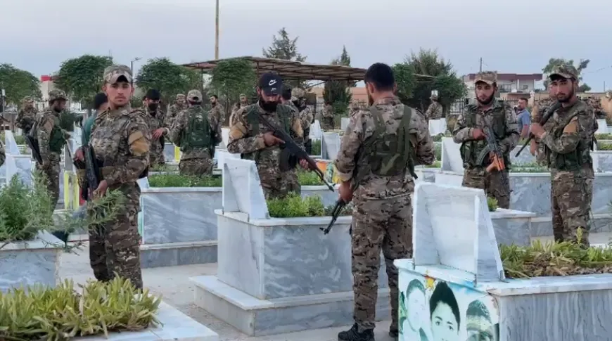 مقاتلو لواء الحسكة يزورون مزار الشهيد دجوار عقب عودتهم من الدورة التدريبية