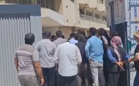مطالب بتسديد المستحقات وتثبيت العاملين وتحسين الظروف المعيشية
