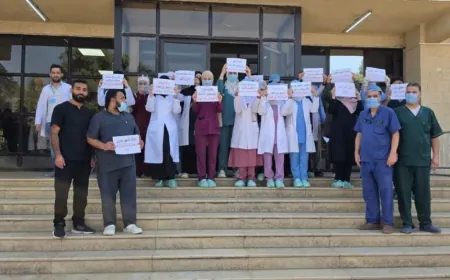 أطباء مشفى في دير الزور يجددون المطالبة بصرف مستحقاتهم المتأخرة