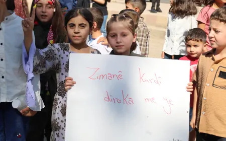 طلبة: من غير المنطقي أن نتحدث بلغة ونتعلم بلغة أخرى