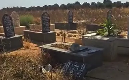 تخريب شواهد قبور في مقبرة بحمص يثير استياء الأهالي
