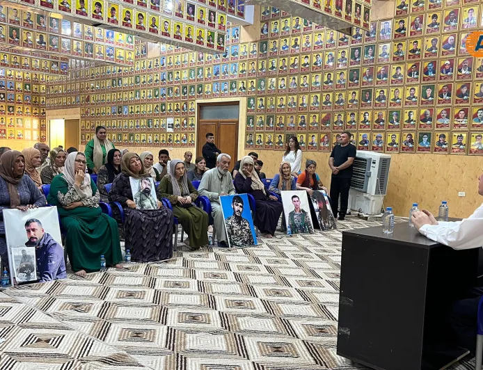 مستشار رئاسة الجمهورية مظلوم عبدي يلتقي عوائل الأسرى والمفقودين والشهداء