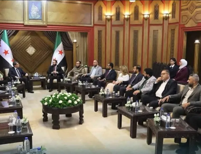 مظلوم عبدي يلتقي محافظ حلب لبحث ملفات الدمج وعودة الأهالي