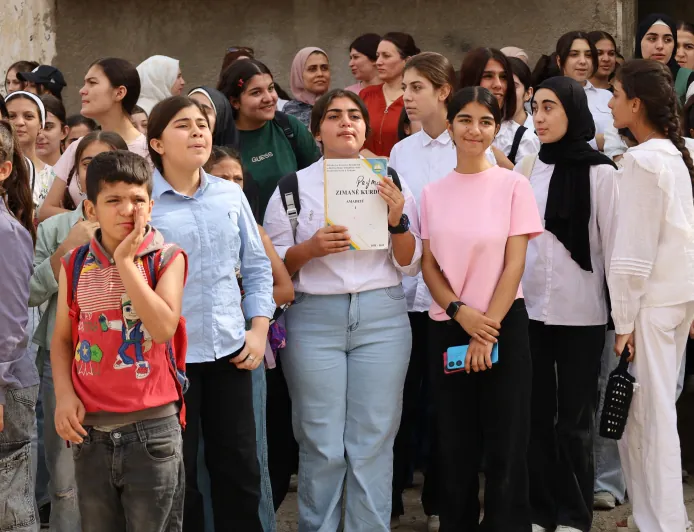 أكاديمية البحوث التربوية وطلبة قامشلو: حق التعليم باللغة الأم لا يُختزل بثلاث حصص
