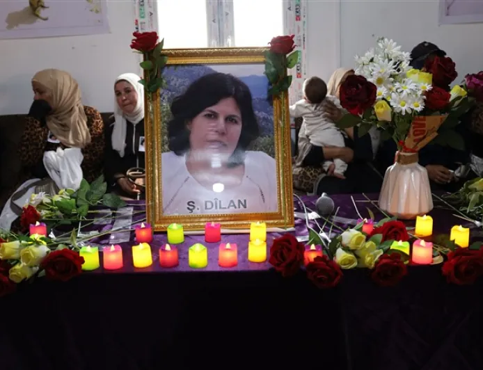 مجلس عوائل الشهداء في الحسكة يقيم مراسم عزاء المناضلة ديلان شرنخ