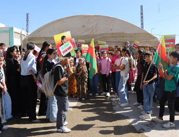 طلبة وأهالي كركي لكي يطالبون باستمرار التعليم باللغة الكردية
