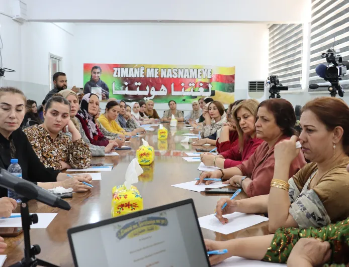 ندوة حوارية تبحث دورة المرأة في حماية اللغة الكردية وضمان حقوقها دستورياً