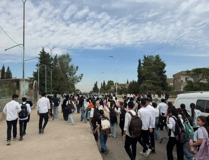 طلبة مدرسة في رميلان يحتجون على التعامل مع الكردية ويطالبون بمحاسبة المدير