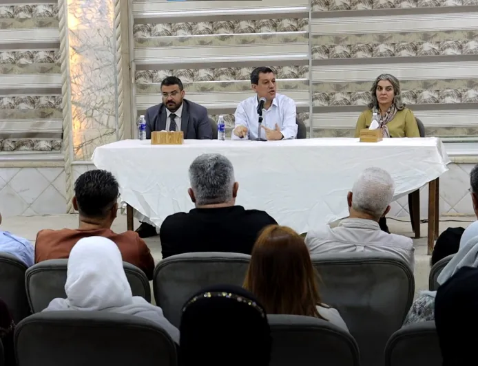 مظلوم عبدي يلتقي أهالي قامشلو ويبحث معهم آخر المستجدات