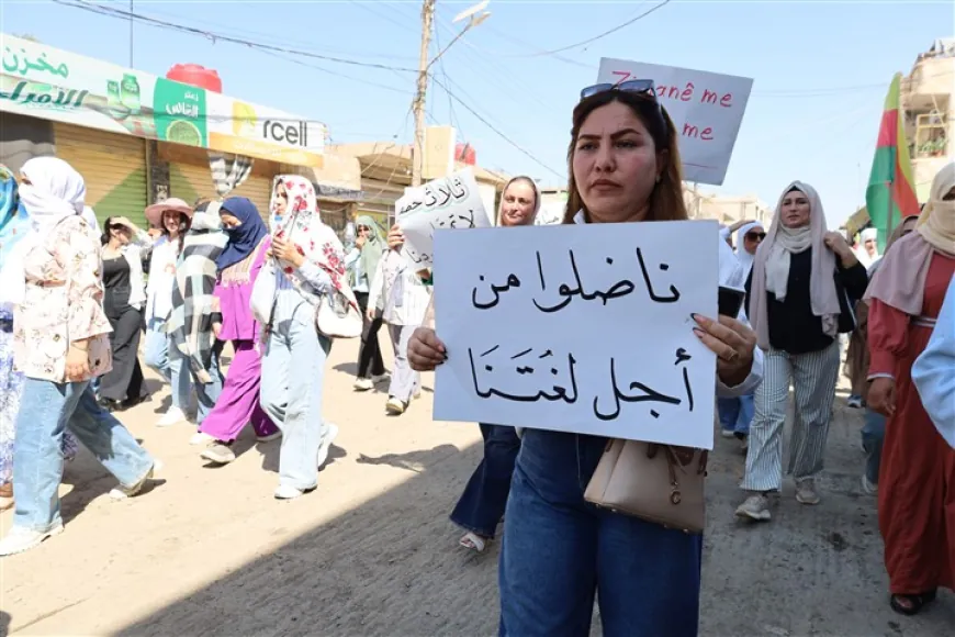 مظاهرة في تل تمر رفضاً لحصر تدريس اللغة الكردية بثلاث حصص أسبوعية