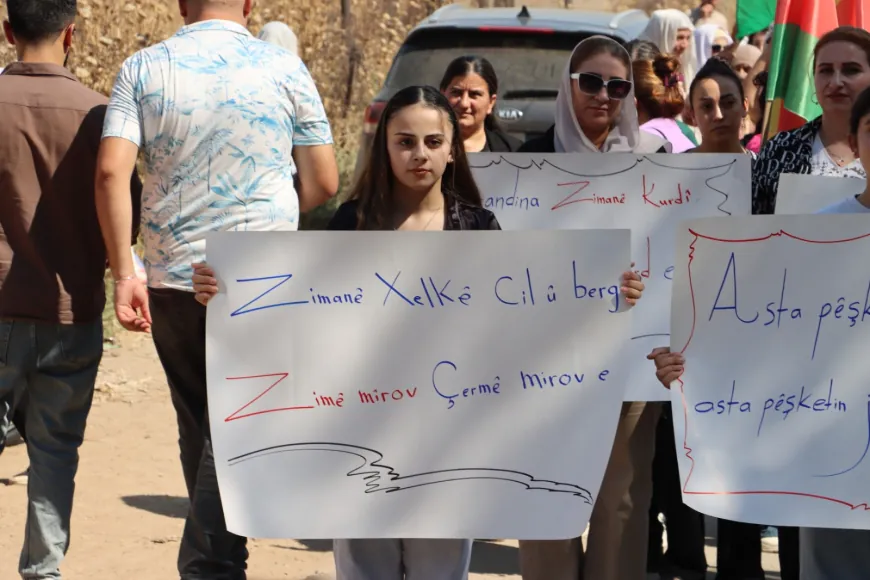 الآلاف في الجزيرة يطالبون بتثبيت اللغة الكردية في الدستور السوري