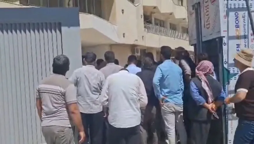 مطالب بتسديد المستحقات وتثبيت العاملين وتحسين الظروف المعيشية