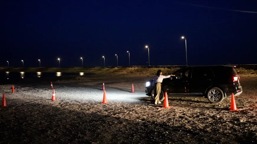 شابة من ديرك تحول شغفها بالقيادة إلى مشروع لتعليم النساء
