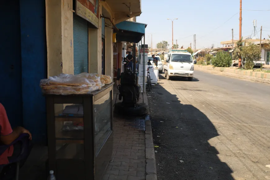 أهالي جل آغا يطالبون بإخلاء الأرصفة وتنظيم الحركة داخل المدينة