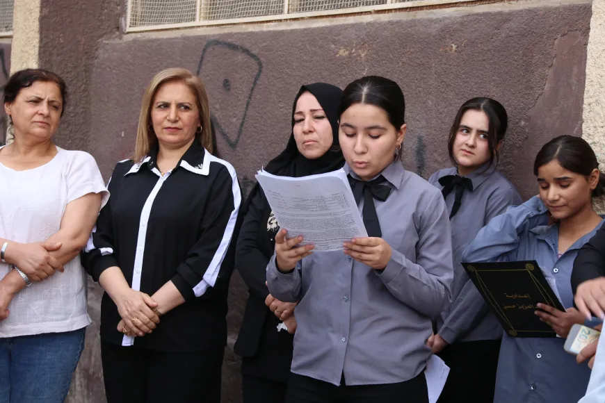جولة تفقدية لمديرة منطقة قامشلو على المدارس والطلبة يؤكدون تمسكهم بلغتهم الأم