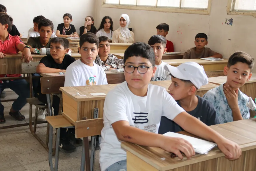 جولة تفقدية لمديرة منطقة قامشلو على المدارس والطلبة يؤكدون تمسكهم بلغتهم الأم