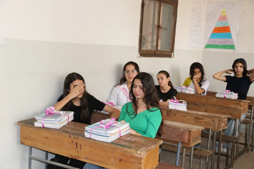 جولة تفقدية لمديرة منطقة قامشلو على المدارس والطلبة يؤكدون تمسكهم بلغتهم الأم