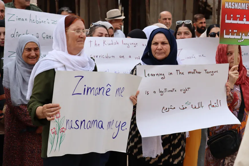 أهالي عامودا يحتجون للمطالبة بحق أطفالهم في تعلم لغتهم الأم