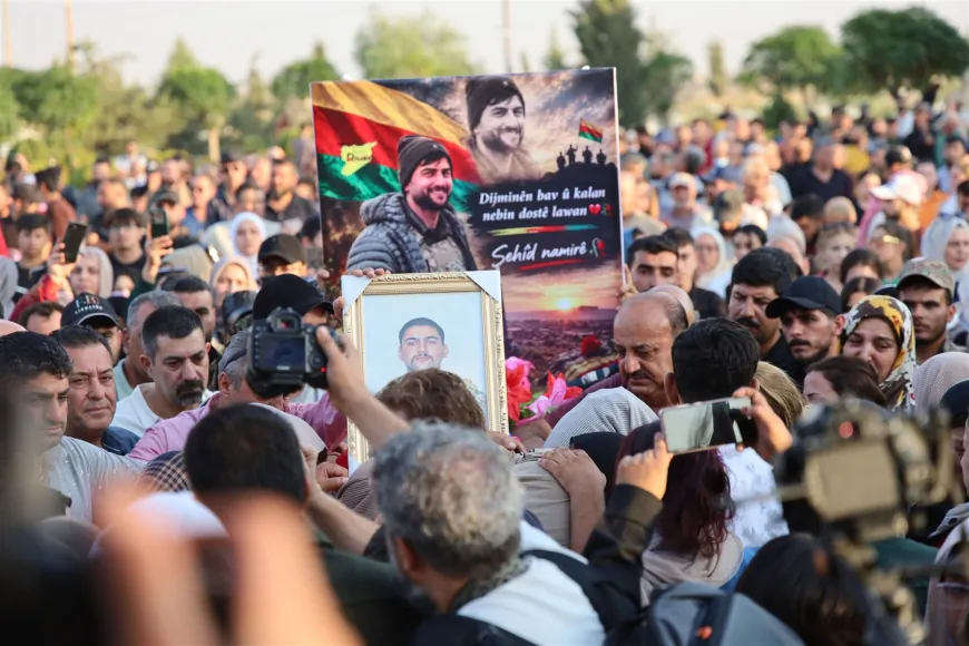 الآلاف يشيعون جثمان الشهيد سيبان حسكة