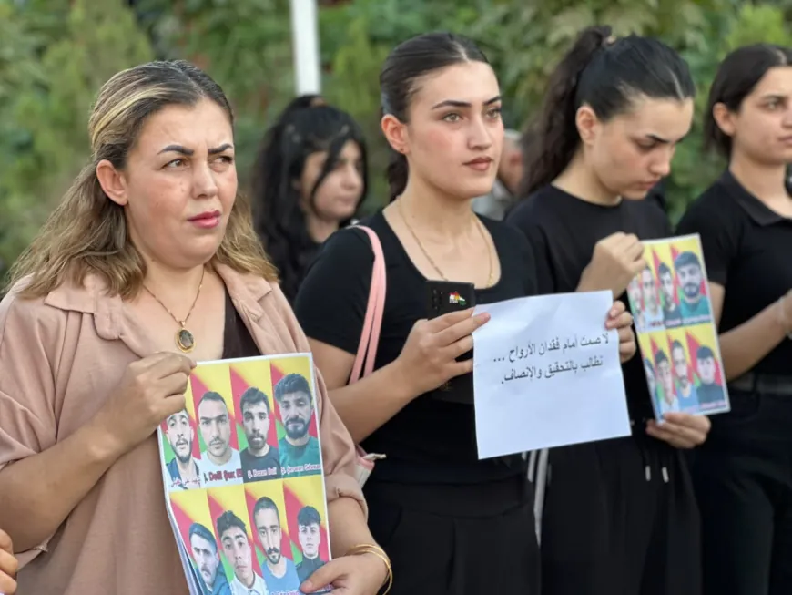 طلبة جامعة روج آفا يحتجون في قامشلو على الأحداث الأخيرة