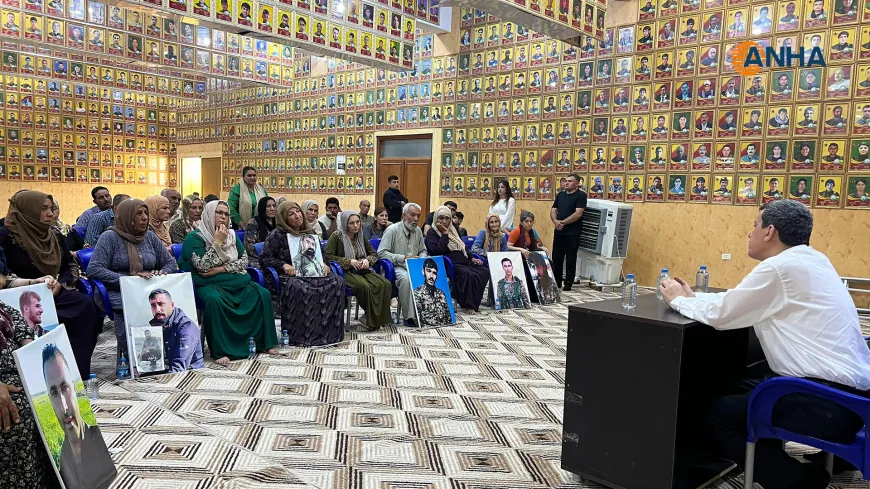 مستشار رئاسة الجمهورية مظلوم عبدي يلتقي عوائل الأسرى والمفقودين والشهداء