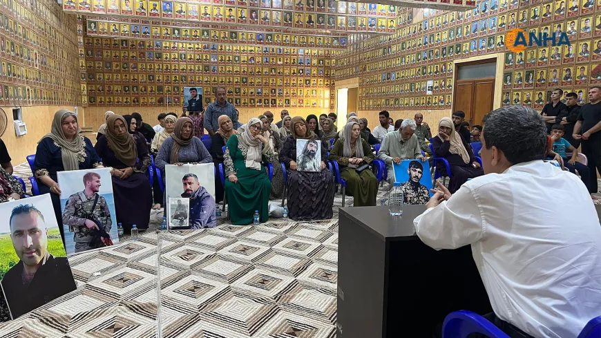 مستشار رئاسة الجمهورية مظلوم عبدي يلتقي عوائل الأسرى والمفقودين والشهداء