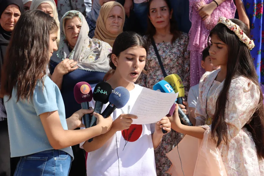 طلاب قامشلو وديرك ورميلان يتمسكون بتدريس المناهج باللغة الكردية 