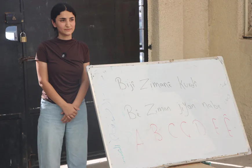 طلاب قامشلو وديرك ورميلان يتمسكون بتدريس المناهج باللغة الكردية 
