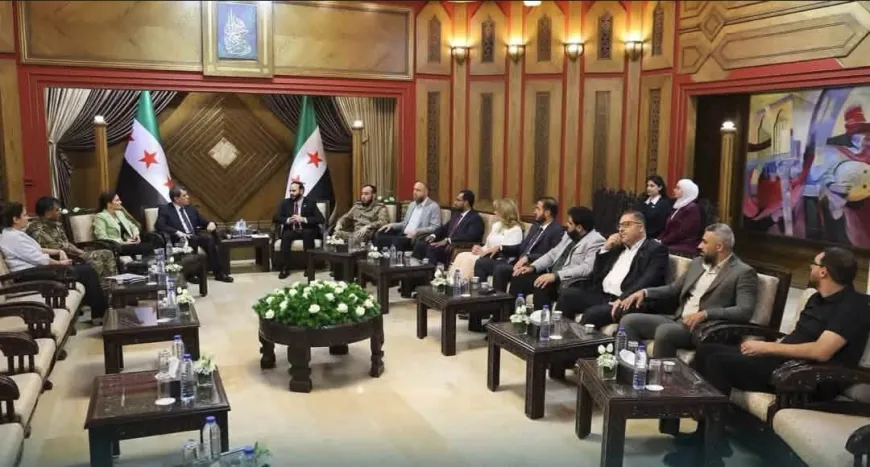 مظلوم عبدي يلتقي محافظ حلب لبحث ملفات الدمج وعودة الأهالي