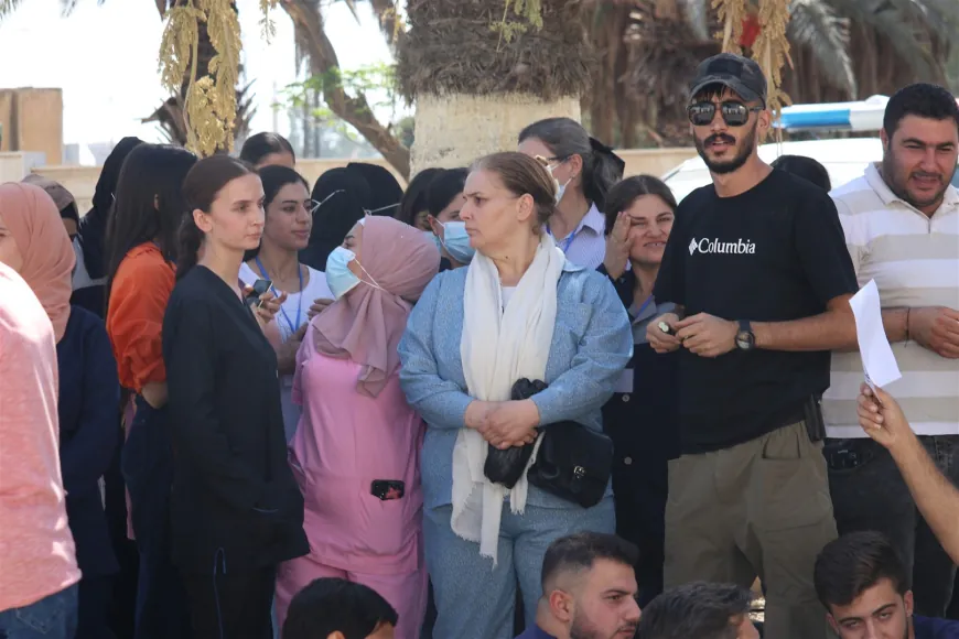 عاملون مندمجون في القطاع الصحي يحتجون على تأخر دفع مستحقاتهم