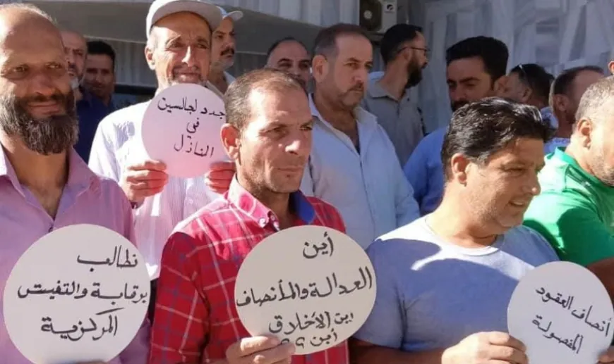 عمال مفصولون من مؤسسة المياه في السويداء يحتجون على قرارات التسريح