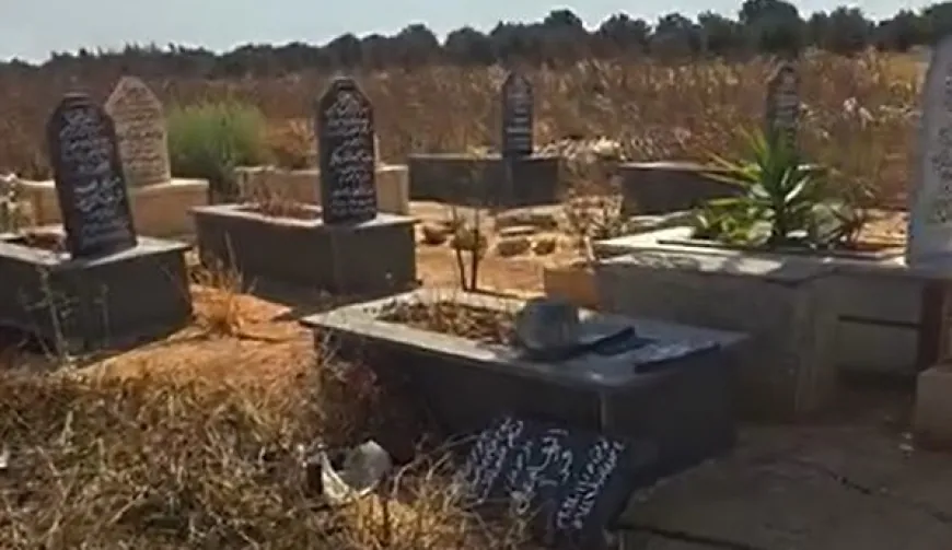 تخريب شواهد قبور في مقبرة بحمص يثير استياء الأهالي
