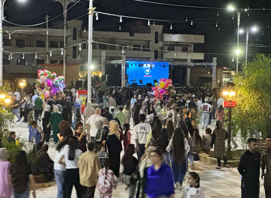 الفنان آزاد بدران يحيي حفلاً فنياً ضمن فعاليات مهرجان التسوق في قامشلو
