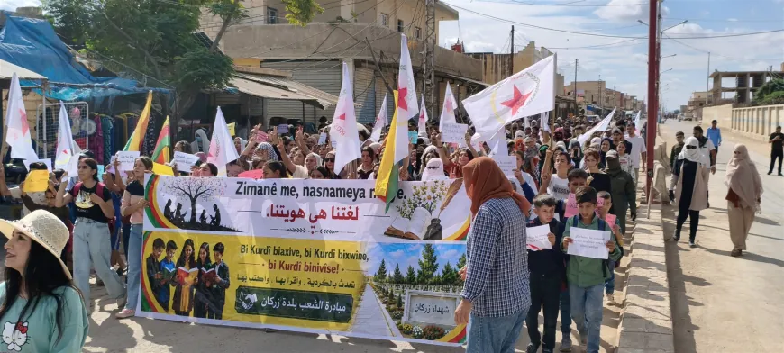 المئات يتظاهرون في زركان احتجاجاً على تقييد تدريس اللغة الكردية