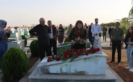 وفد شمال كردستان يزور مزار الشهيد خبات في ديرك