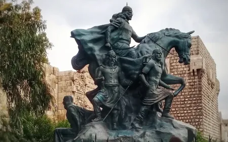 نقل تمثال صلاح الدين الأيوبي إلى موقع آخر