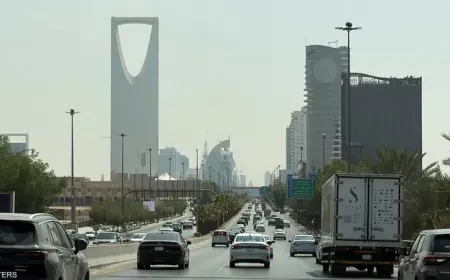 السعودية تعلن اعتراض صاروخ ومسيّرة فوق الرياض